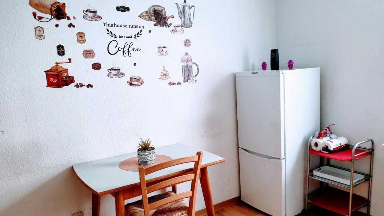 Budget Rooms In Halle With Shared Bathroom, Free Wifi, Netflix & Ipad Exterior foto