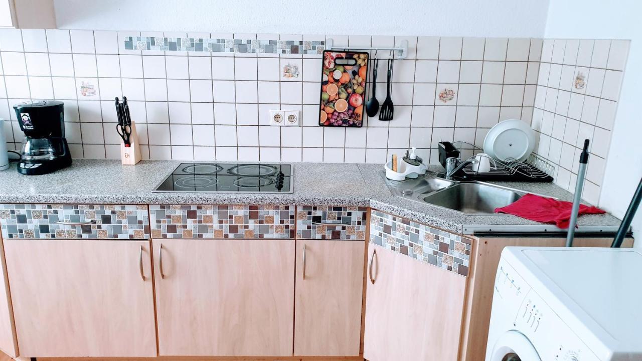 Budget Rooms In Halle With Shared Bathroom, Free Wifi, Netflix & Ipad Exterior foto