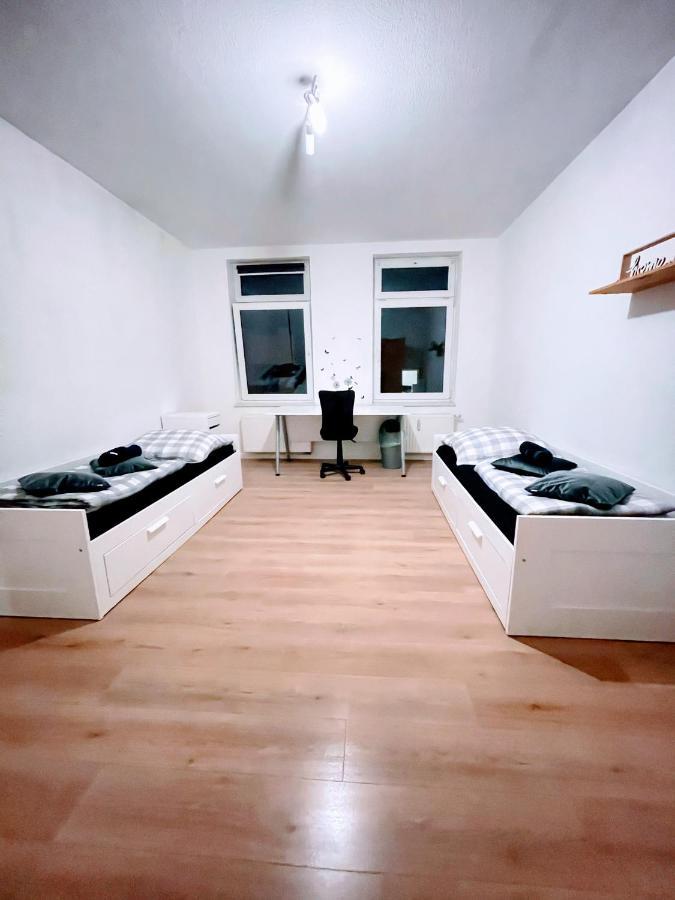 Budget Rooms In Halle With Shared Bathroom, Free Wifi, Netflix & Ipad Exterior foto